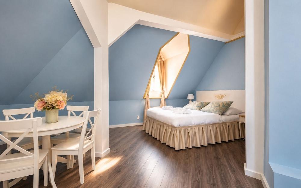 Caroline Old Town Square Hotel Room Type - Superior Quadruple Room