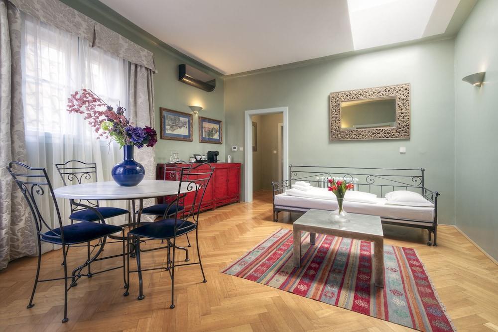 Black Star Suites Room Type - Executive Suite Black Star Suites Room Type - Executive Suite