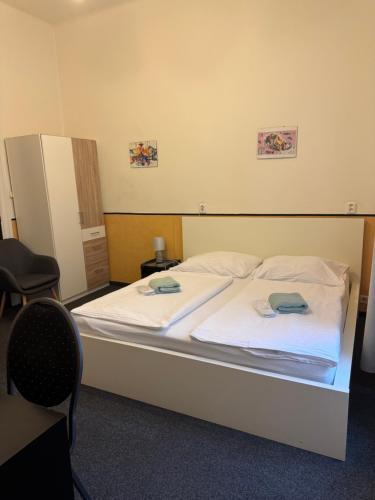 Welcome Hostel & Apartments Praguecentre Room Type - Double or Twin Room with Shared Bathroom Welcome Hostel & Apartments Praguecentre Room Type - Double or Twin Room with Shared Bathroom