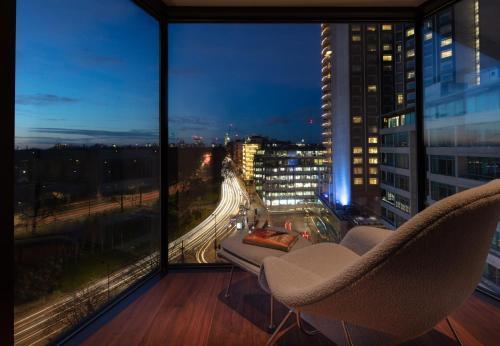 Four Seasons Hotel London at Park Lane - Tap to explore photos