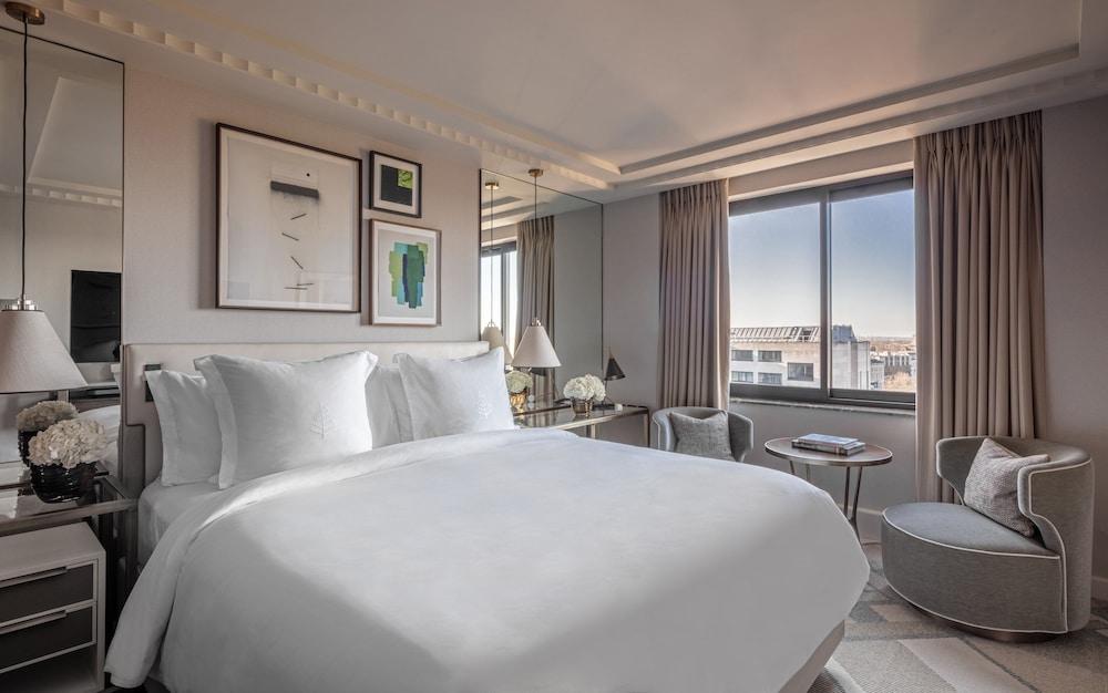 Four Seasons Hotel London at Park Lane - Tap to explore photos