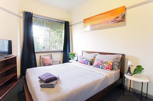 Coogee Beach House - Hostel Room Type - Double Room with Shared Bathroom