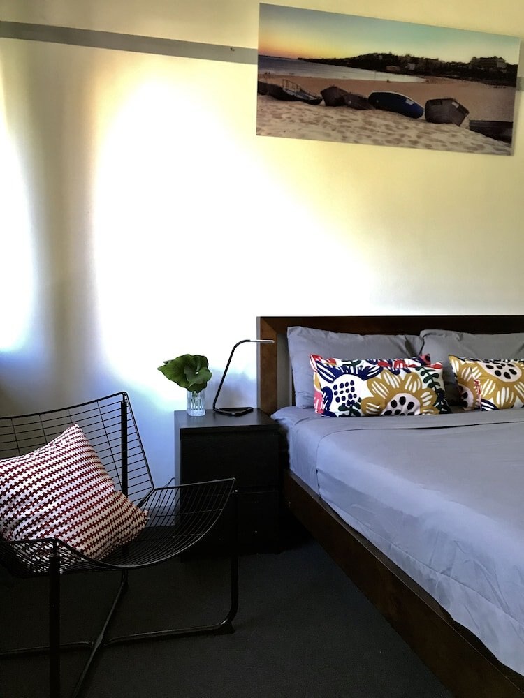 Coogee Beach House - Hostel Room Type - Double Bed Private Room (Shared Bathroom)