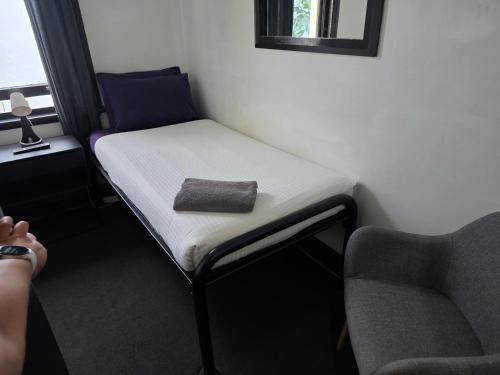 Coogee Beach House - Hostel Room Type - Single Room with Shared Bathroom