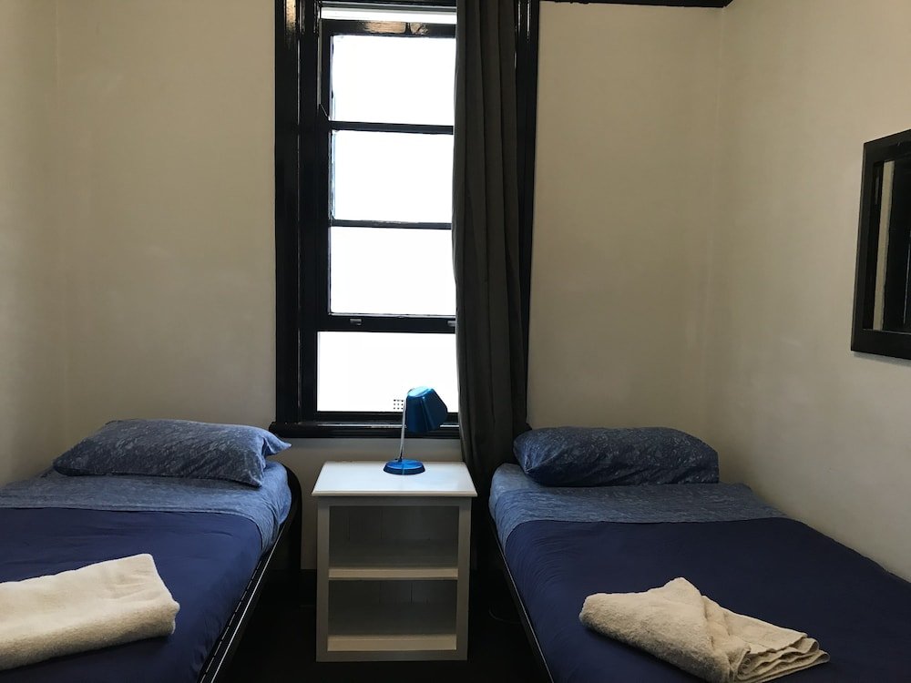 Coogee Beach House - Hostel Room Type - Single Private Room (Shared Bathroom)