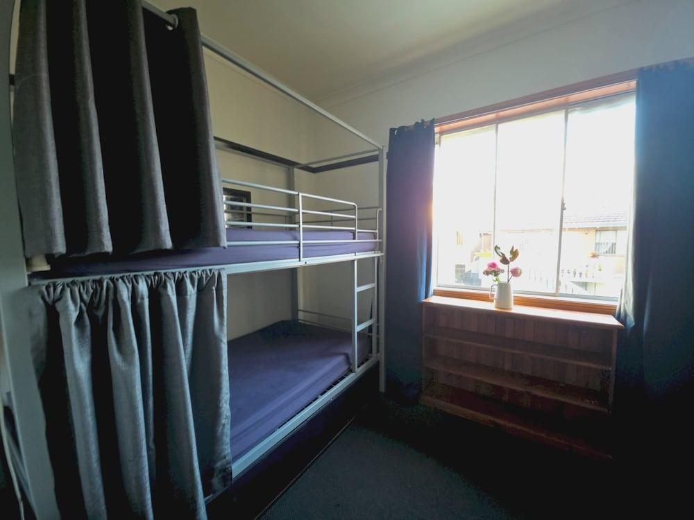 Coogee Beach House - Hostel Room Type - Deluxe Shared Dormitory, Women only