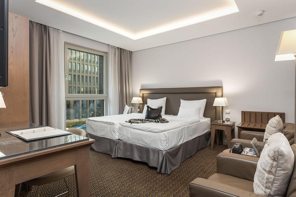 Hotel Royal Prague Room Type - Family Suite, 2 Bedrooms, 2 Bathrooms Hotel Royal Prague Room Type - Family Suite, 2 Bedrooms, 2 Bathrooms
