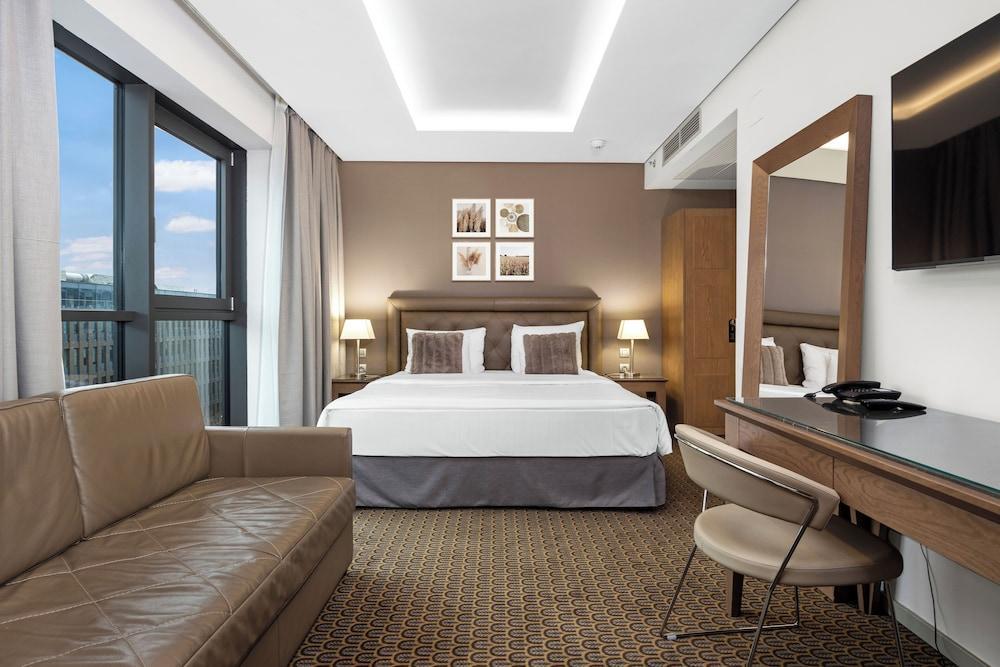 Hotel Royal Prague Room Type - Comfort Suite, 2 Bedrooms, 2 Bathrooms