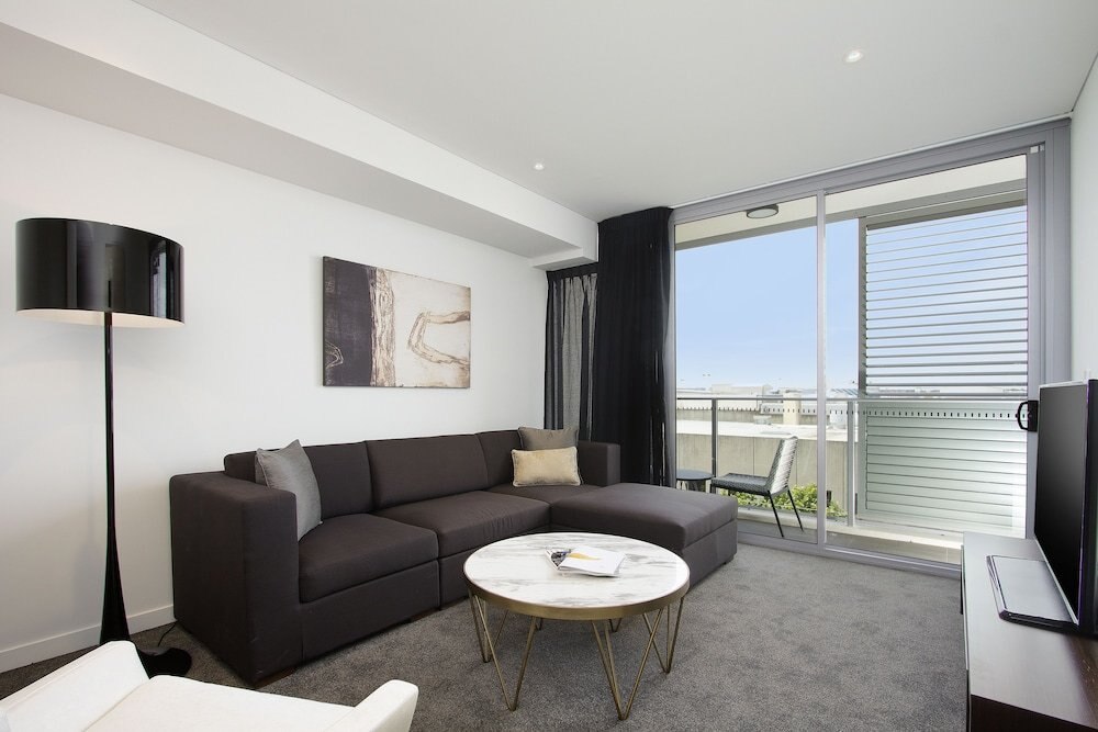 Silkari Suites Chatswood - Tap to explore photos