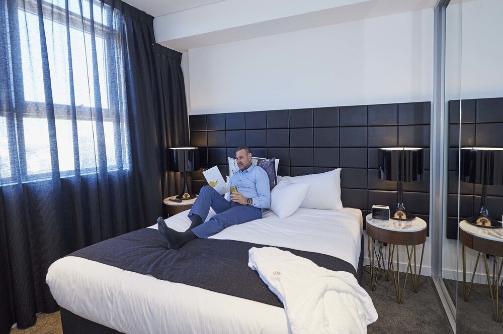 Silkari Suites Chatswood - Tap to explore photos