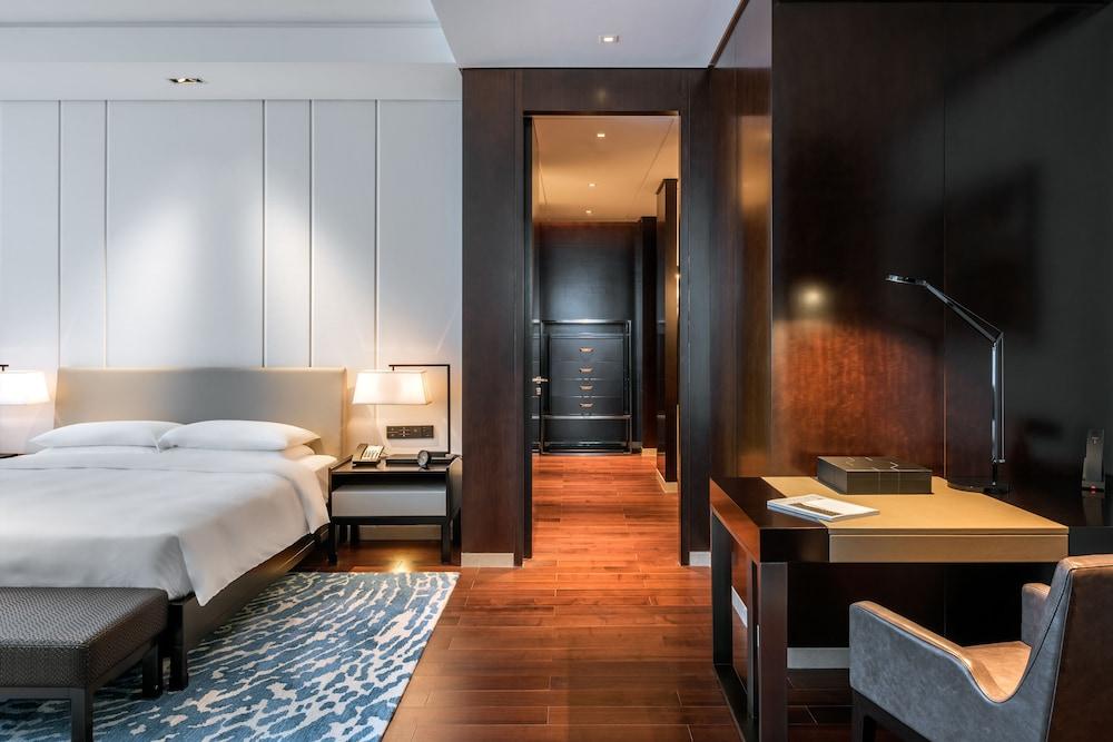 Hyatt Regency Shanghai Global Harbor Room Type - Regency, Suite, 1 King Bed