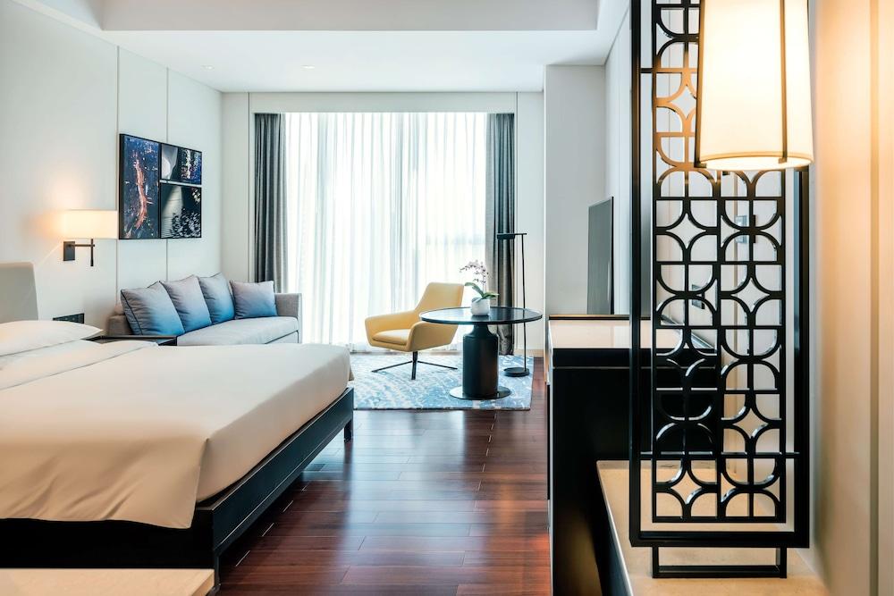 Hyatt Regency Shanghai Global Harbor Room Type - Club Room, 1 King Bed