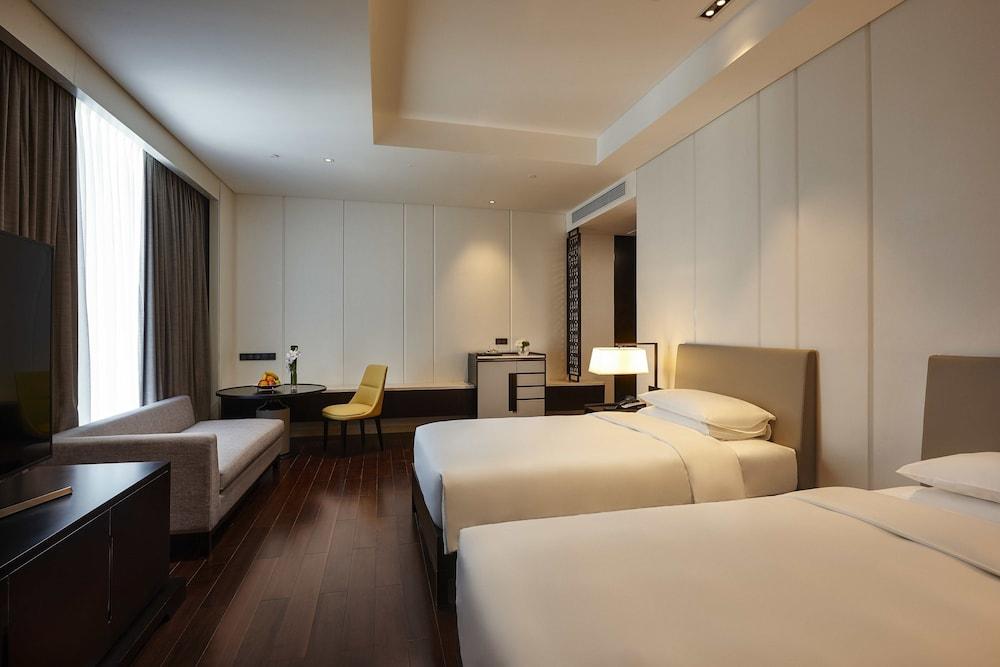 Hyatt Regency Shanghai Global Harbor Room Type - Club Room, 2 Twin Beds