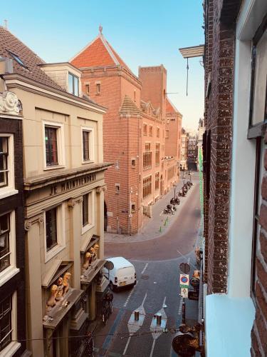Amsterdam Central Guest House - Tap to explore photos