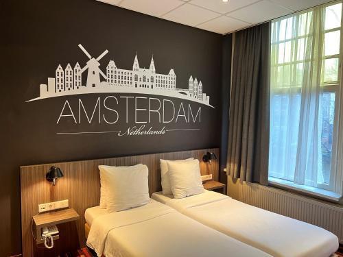 Hotel Mozart Room Type - Triple Room with Canal View Hotel Mozart Room Type - Triple Room with Canal View