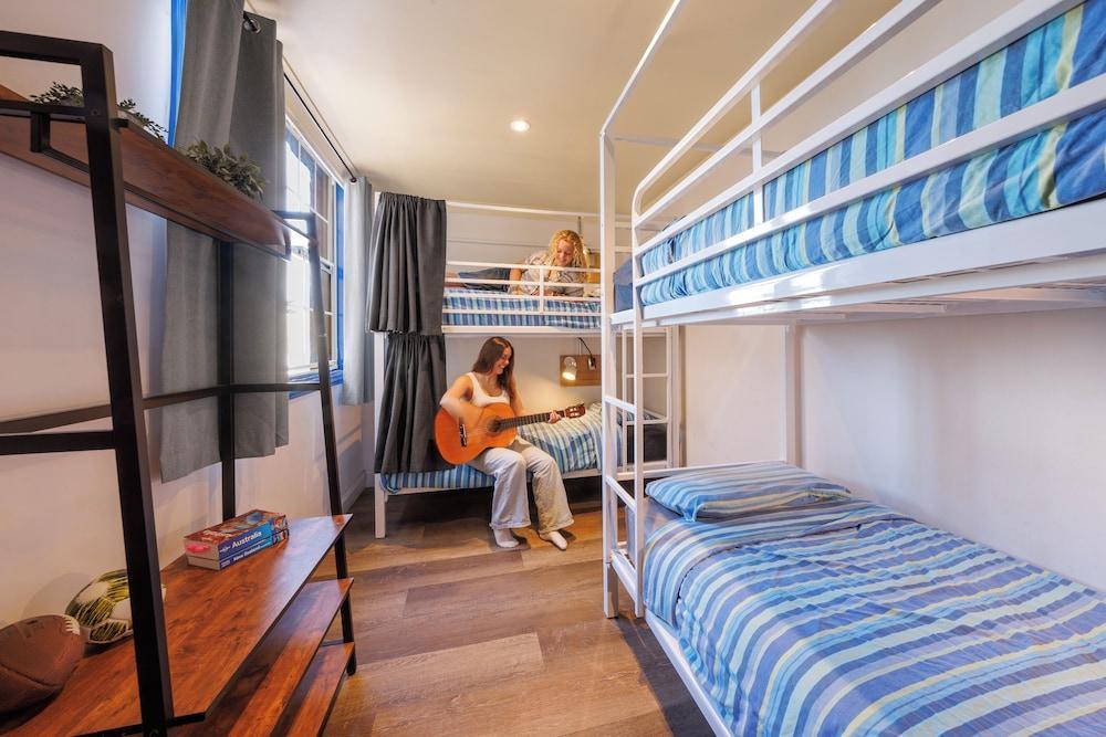 Mad Monkey Coogee Beach Hostel Room Type - 4 Bed Private Room with Shared Bathroom
