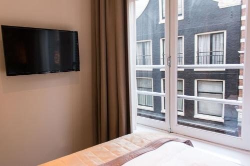 Royal Plaza Hotel Amsterdam - Tap to explore photos