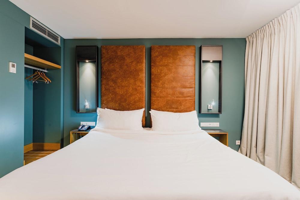 Hotel De Hallen BV Room Type - Double or Twin Room (atrium view)