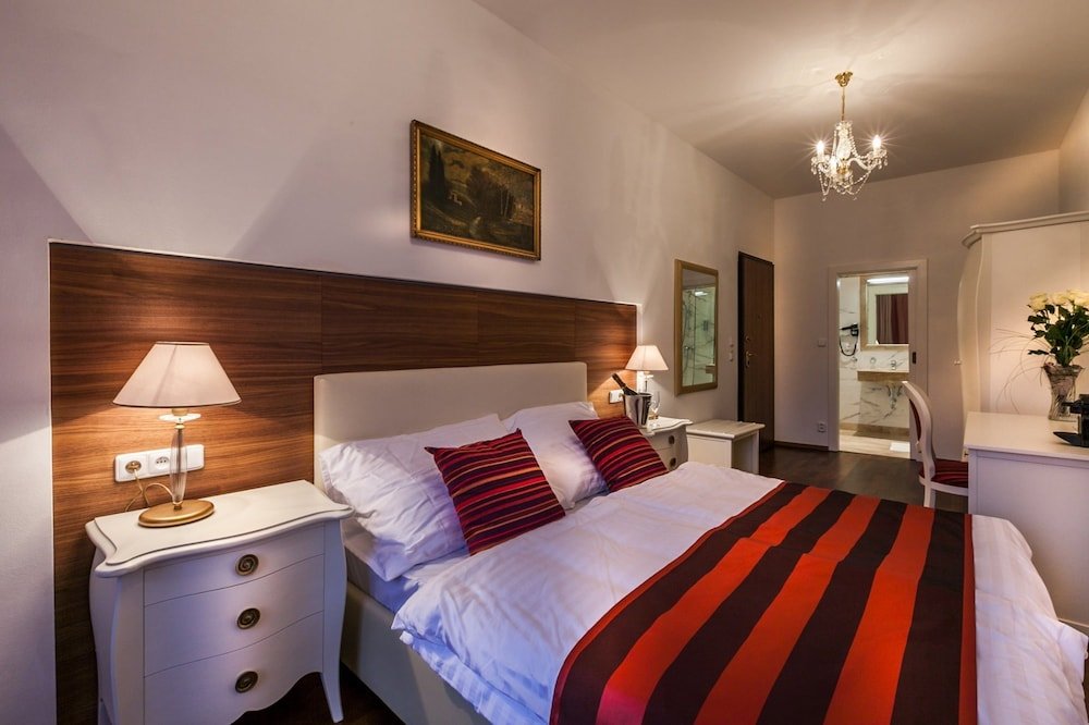 Little King Hotel U Malvaze Room Type - Family Quadruple Room, 2 Bedrooms Little King Hotel U Malvaze Room Type - Family Quadruple Room, 2 Bedrooms