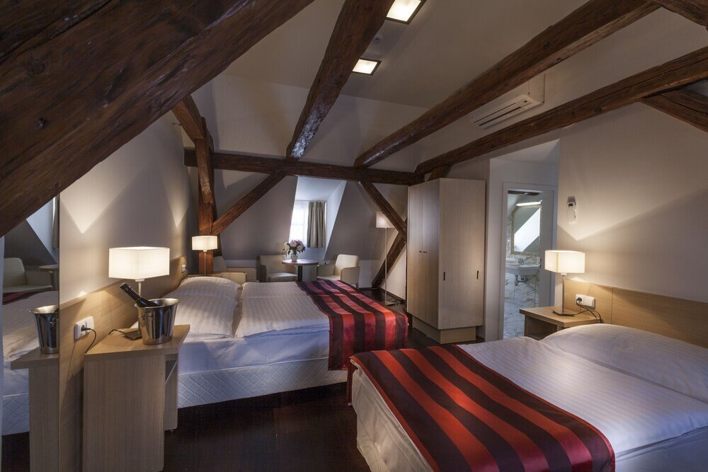 Little King Hotel U Malvaze Room Type - Deluxe Triple Room Little King Hotel U Malvaze Room Type - Deluxe Triple Room