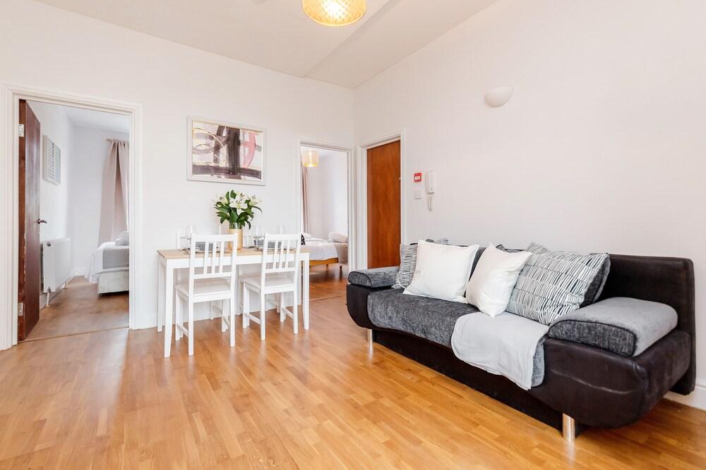 WelcomeStay Clapham Junction 2 bedroom Apartment - Tap to explore photos