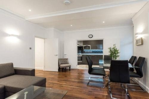 Fleet Street Apartment 2 - Tap to explore photos