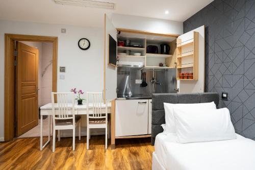 MSK Hotel 82 Room Type - Cozy Triple Studio