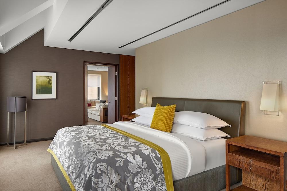 Sheraton Grand Sydney Hyde Park Room Type - Royal Suite, 1 Bedroom