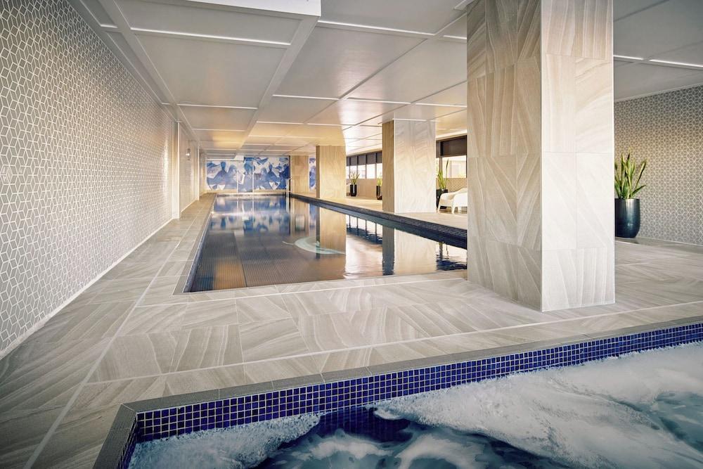 Meriton Suites North Sydney - Tap to explore photos