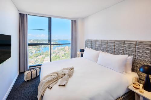 Meriton Suites North Sydney - Tap to explore photos