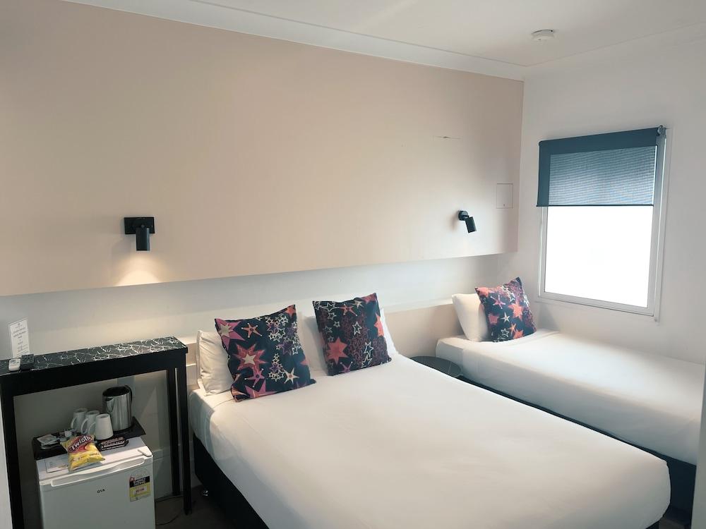 Sydney Boutique Hotel Room Type - Budget triple room