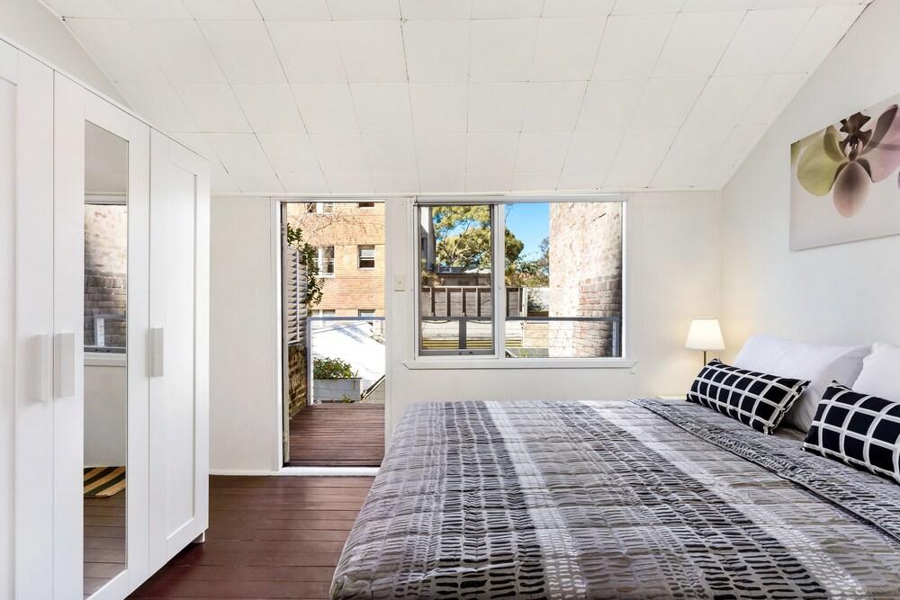 Darlinghurst Cottage - Tap to explore photos