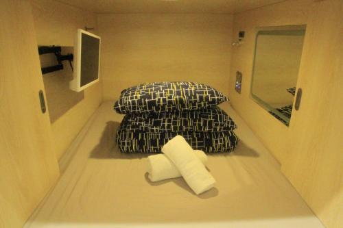 Coogee Beachside - Hostel Room Type - Pod Delux in mix Dormitory (18-35 age only) Coogee Beachside - Hostel Room Type - Pod Delux in mix Dormitory (18-35 age only)