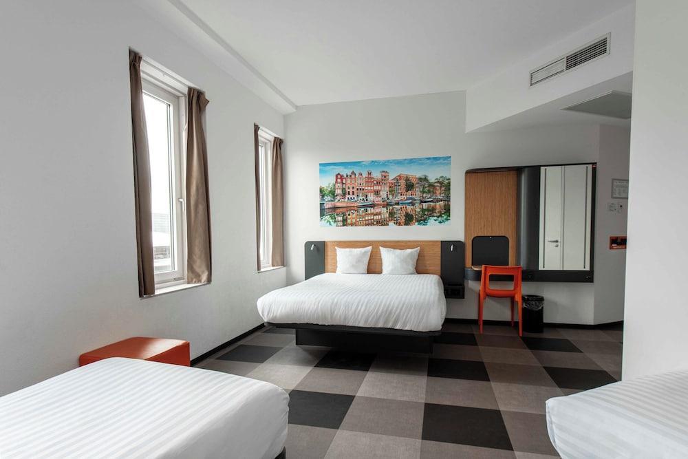 easyHotel Amsterdam Arena Boulevard - Tap to explore photos