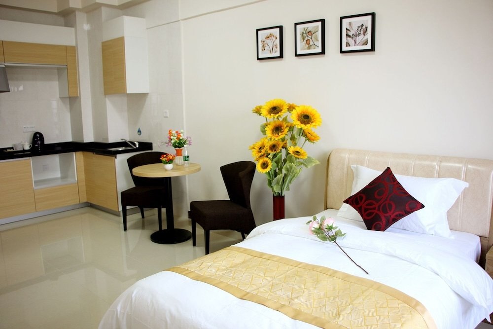 Iway Aparment Hotel Pazhou Branch - Tap to explore photos