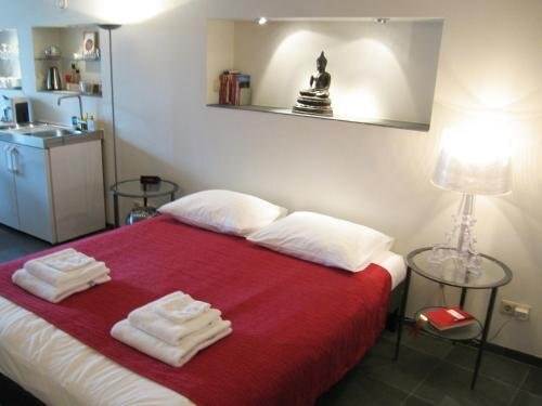 Amsterdam Canal Guest Apartment - Tap to explore photos