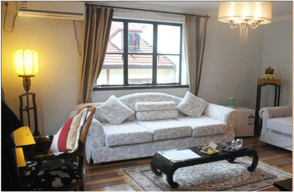 Kevin's Old House Room Type - Deluxe Suite