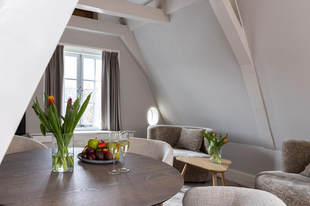 Canal Suites Amsterdam - Tap to explore photos
