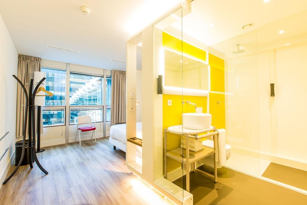 Qbic Amsterdam WTC Room Type - Basic Room, 1 King Bed, City View