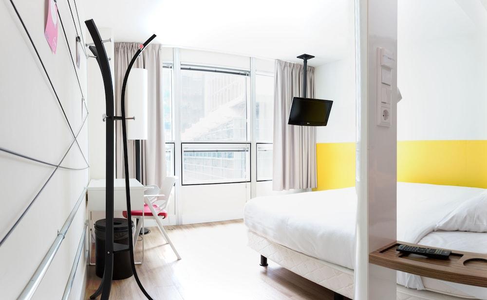 Qbic Amsterdam WTC Room Type - Superior Room, 1 King Bed