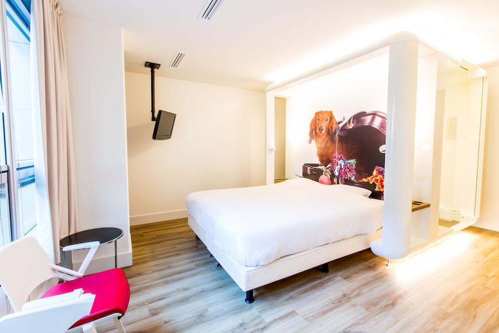 Qbic Amsterdam WTC Room Type - BASIC
