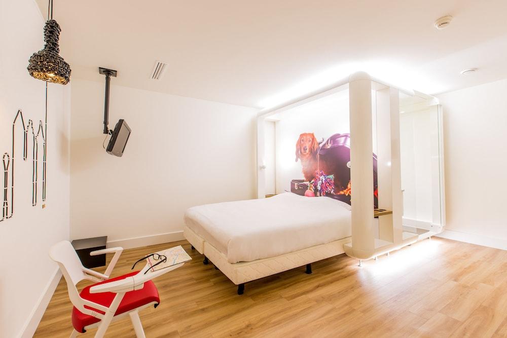 Qbic Amsterdam WTC Room Type - Double Room, 1 King Bed, No Windows