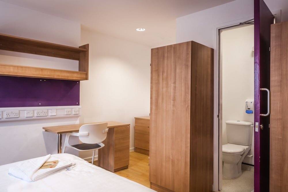 LSE High Holborn - Campus Accommodation - Tap to explore photos