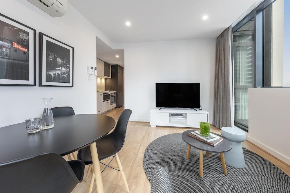 Oaks Melbourne Southbank Suites Room Type - 2 Bedroom Apartment Oaks Melbourne Southbank Suites Room Type - 2 Bedroom Apartment