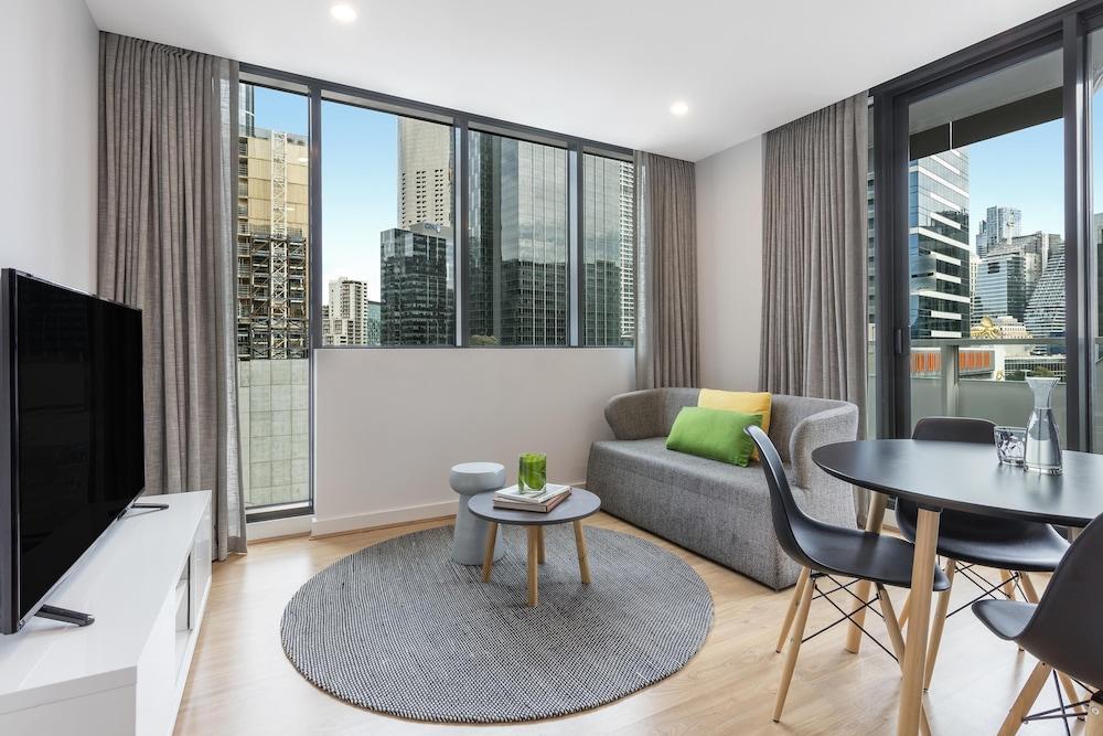 Oaks Melbourne Southbank Suites - Tap to explore photos