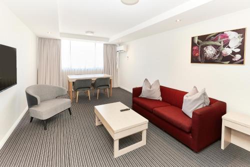 Central Studio Hotel Sydney - Tap to explore photos