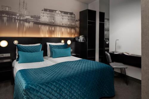 Singel Hotel Amsterdam - Tap to explore photos