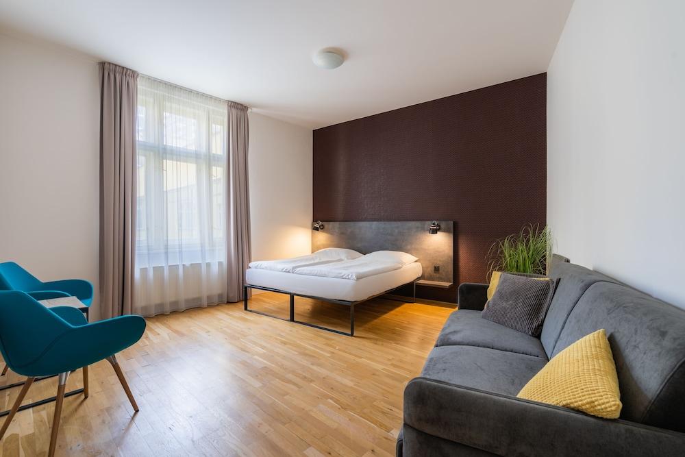 EA ApartHotel Melantrich Room Type - Superior Apartment (10 People)
