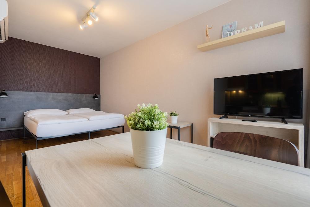 EA ApartHotel Melantrich Room Type - Superior Studio, Patio (2 People) EA ApartHotel Melantrich Room Type - Superior Studio, Patio (2 People)