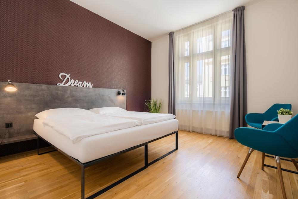 EA ApartHotel Melantrich Room Type - Superior Apartment (8 People)